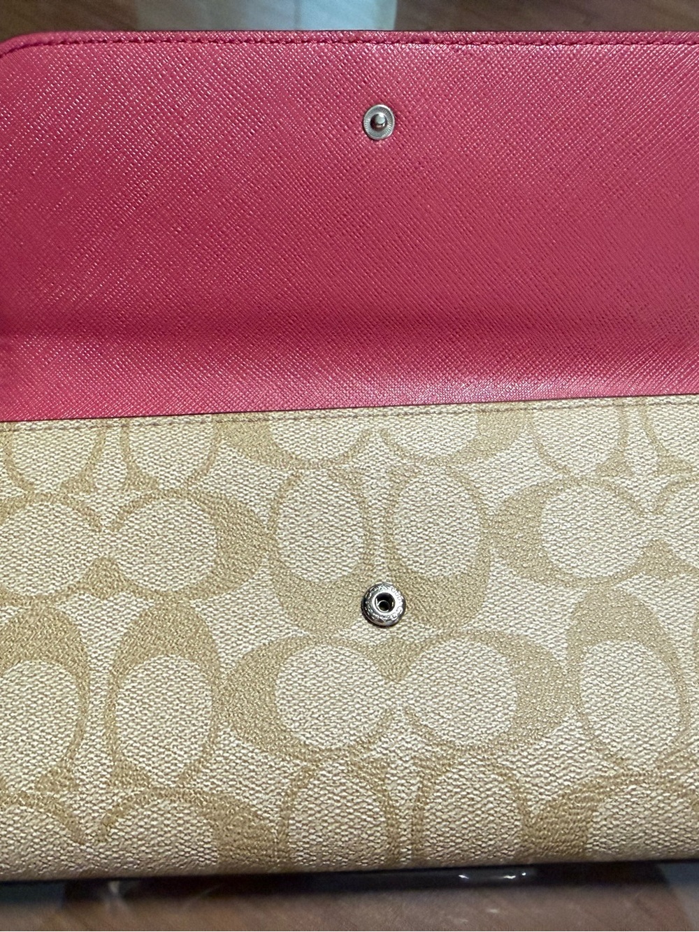 Coach Signature Canvas Wallet in Khaki with Pink Accent - Picture 4 of 5